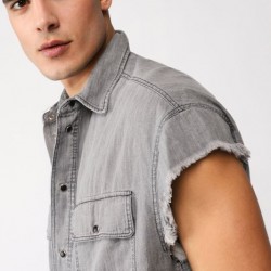 Solid-colour vest with frayed sleeve trims
